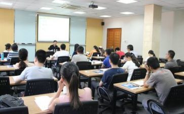 自我介绍面试大学演讲稿5篇