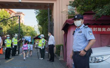 爱护校园环境讲话稿7篇