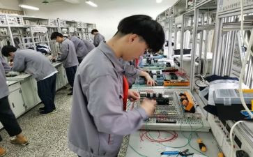 技校自我鉴定范文7篇