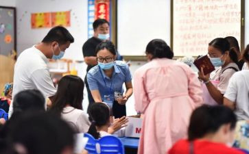大学新生班长竞选演讲稿8篇