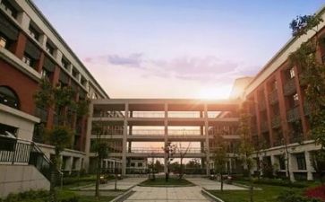 学校的合同参考6篇